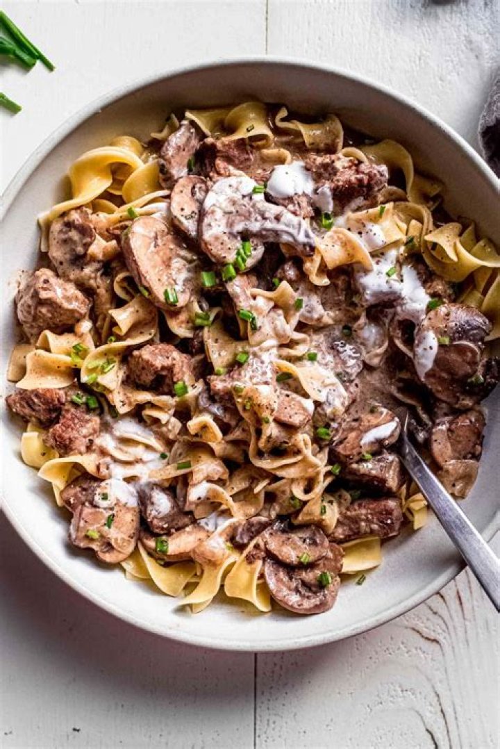 What is a good vegetable to serve with beef stroganoff?