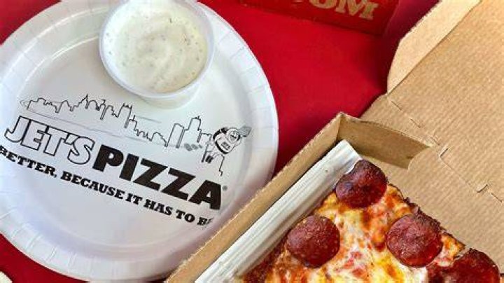 What is a Jet 10 pizza?