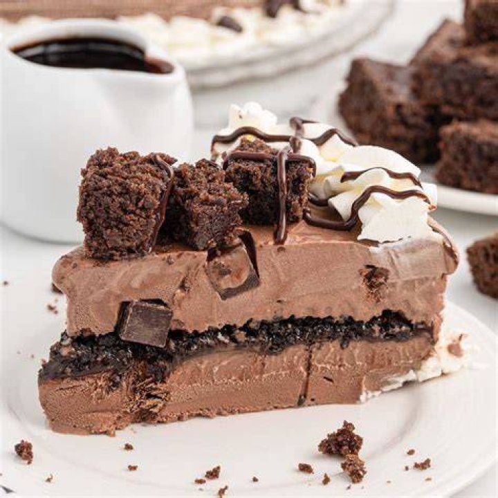 What is a mini blizzard cake?