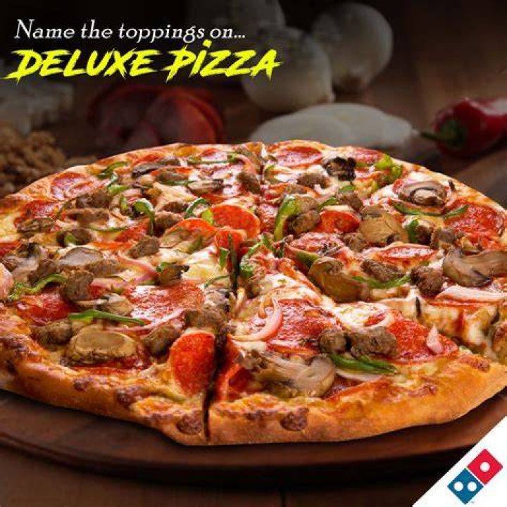 What is Domino’s deluxe pizza?