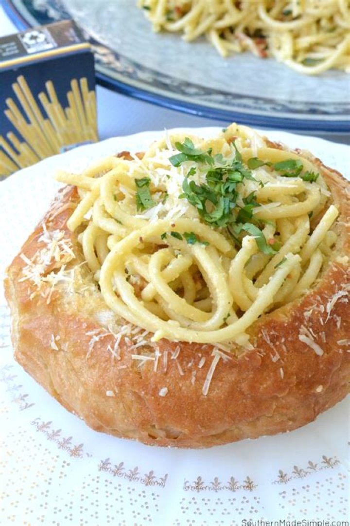 What is Dominos bread bowl pasta?