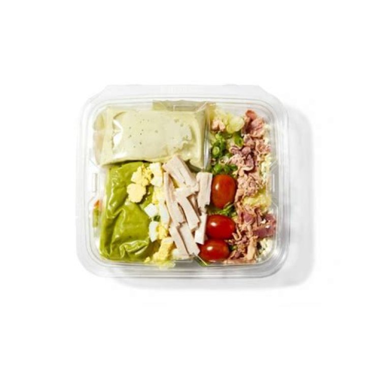 What is in a Publix Turkey Cobb Salad?