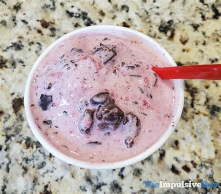 What is in a raspberry fudge Bliss blizzard?