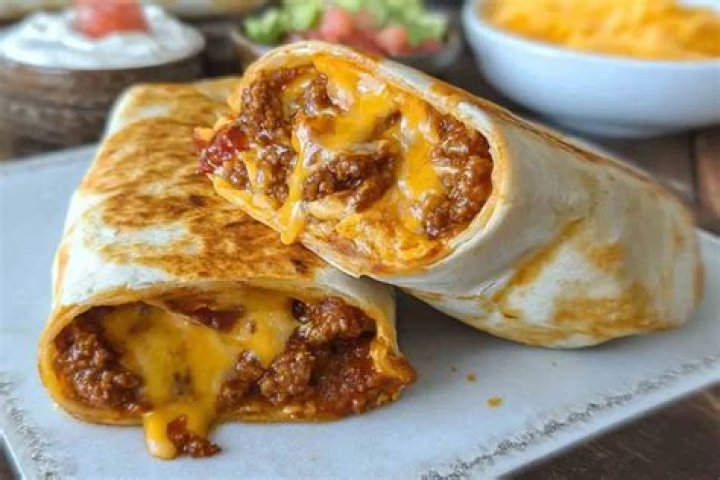 What is in a Taco Bell chili cheese burrito?
