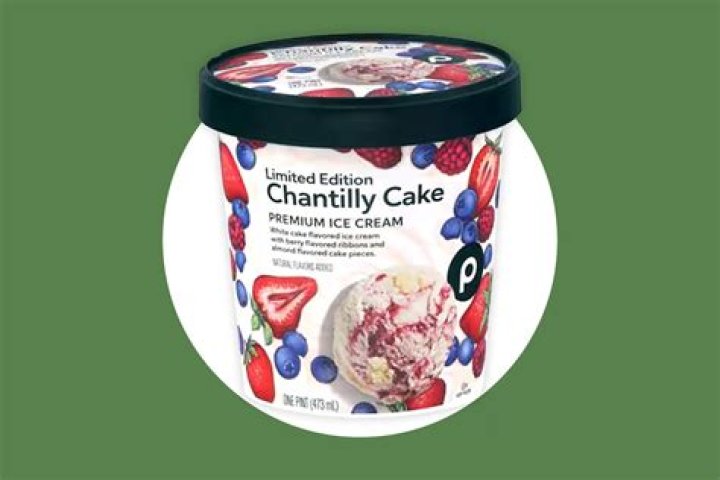 What is in Publix Chantilly cake?