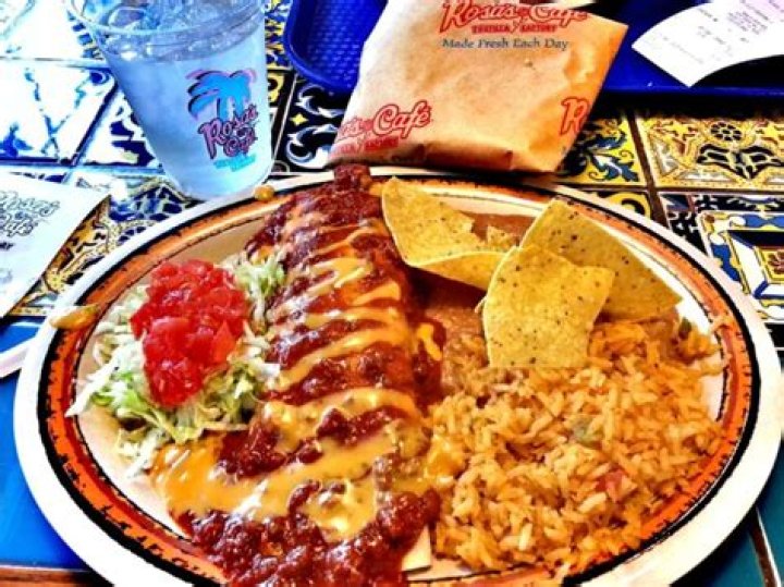 What is in Rosas combo burrito?