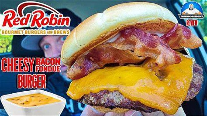 What is in the cheesy bacon fondue Red Robin?