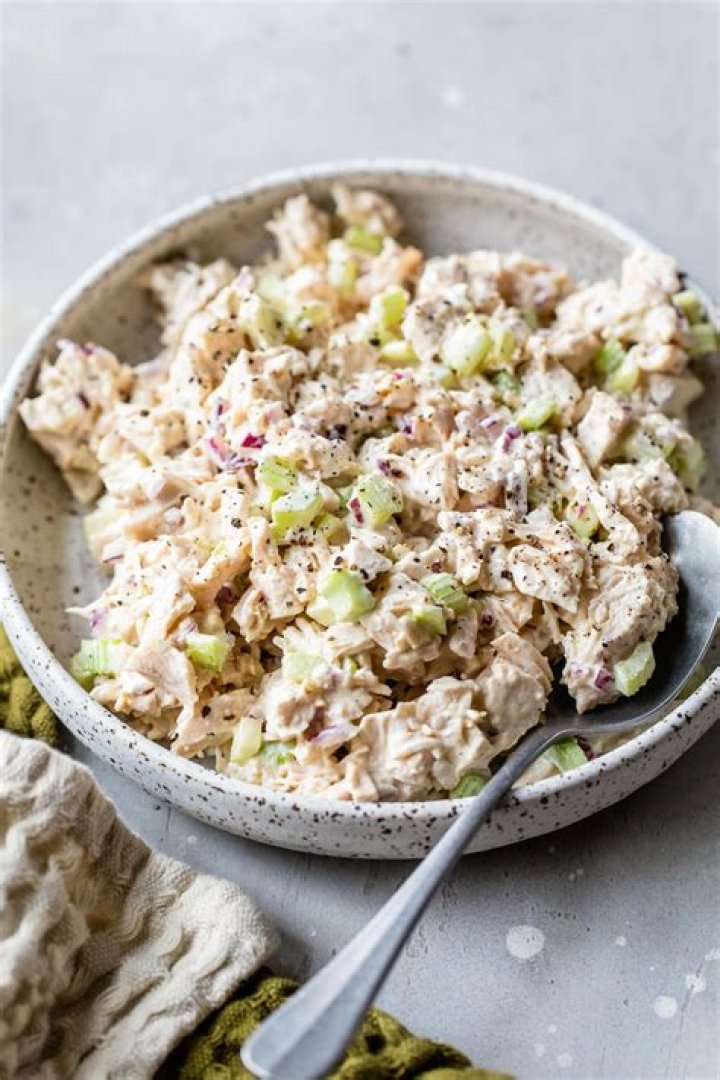 What is in Wawa Southwest chicken salad?