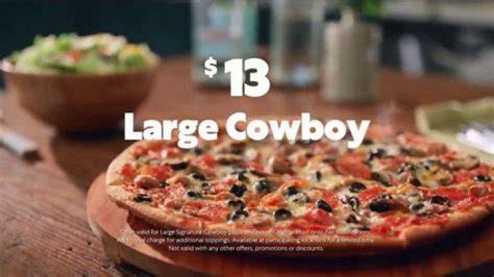What is on a cowboy pizza from Papa Murphy’s?