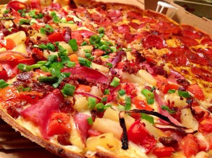 What is skinny crust at Round Table?