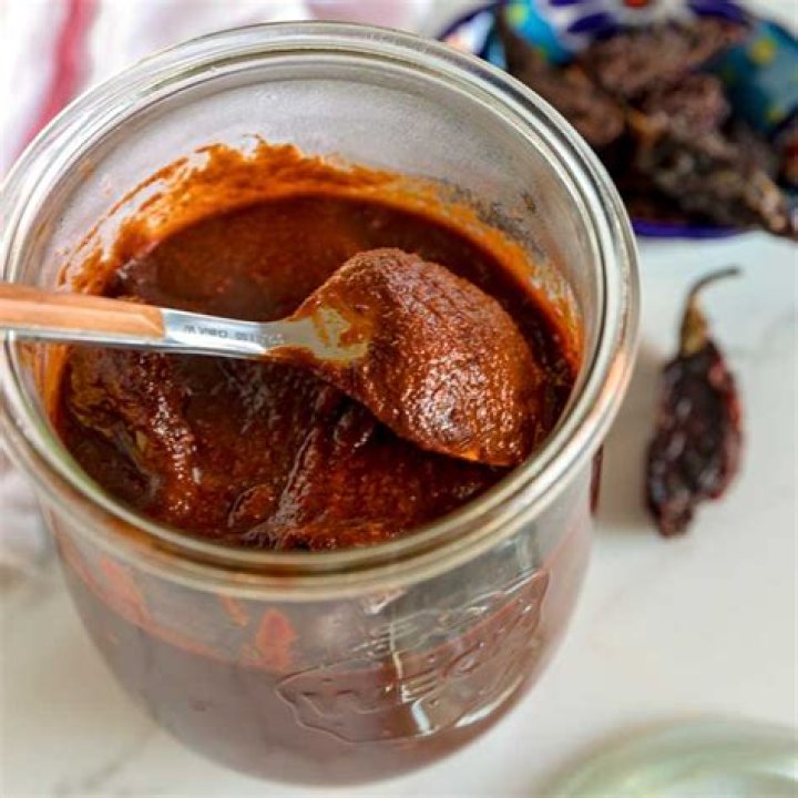 What is smoky adobo sauce taste like?