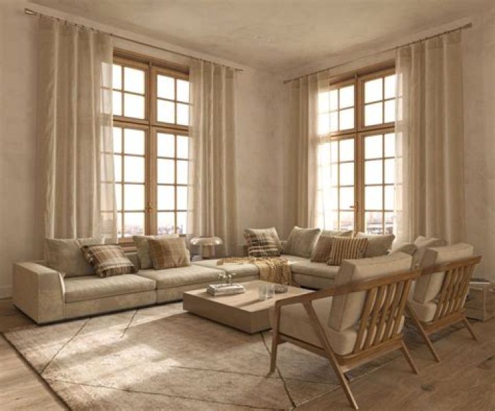 What is the average cost for custom draperies?