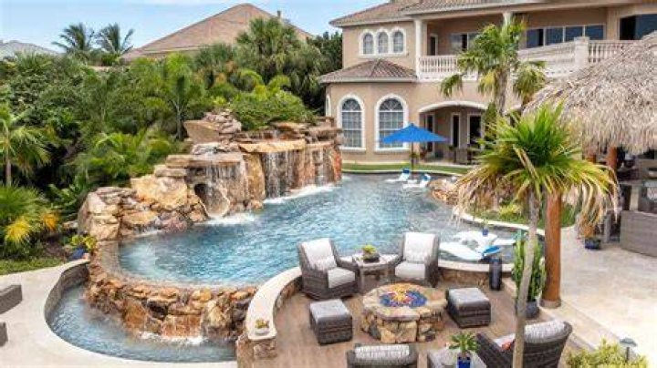 What is the average cost of a Lucas Lagoons pool?