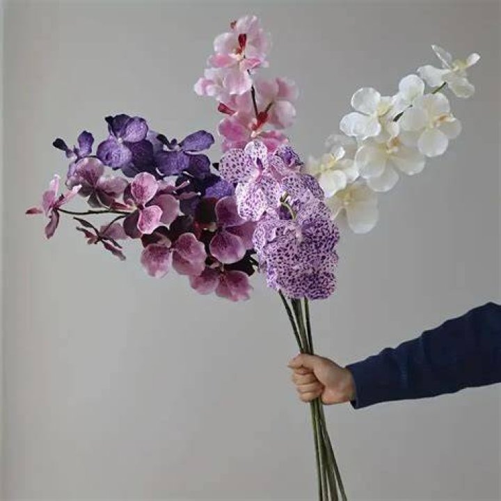 What is the best material for artificial flowers?