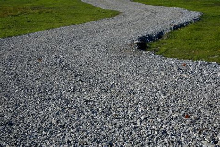 What is the cheapest rock for a driveway?