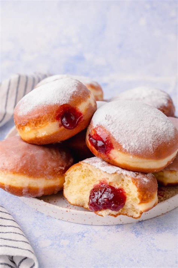 What is the difference between a Paczki and a jelly Doughnut?