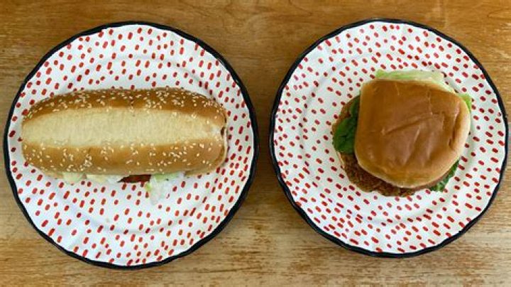 What is the difference between a premium bun and a sandwich bun at Wendy’s?