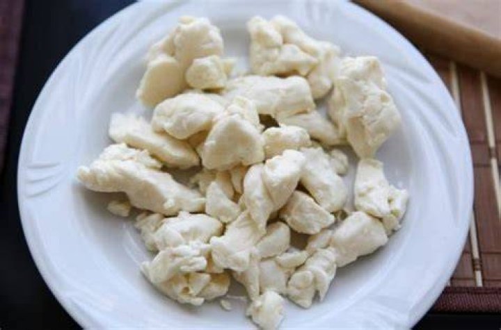 What is the difference between cheese and cheese curds?