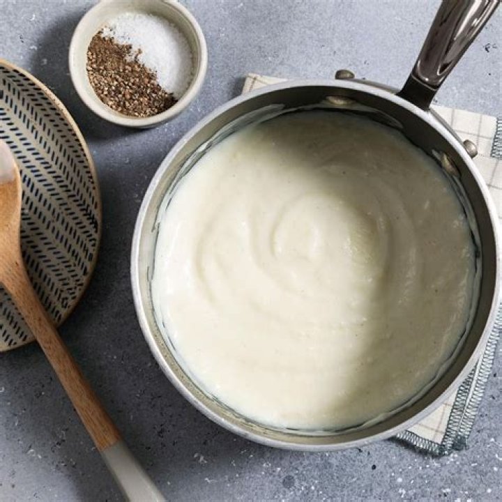 What is the difference between Mornay and bechamel sauce?