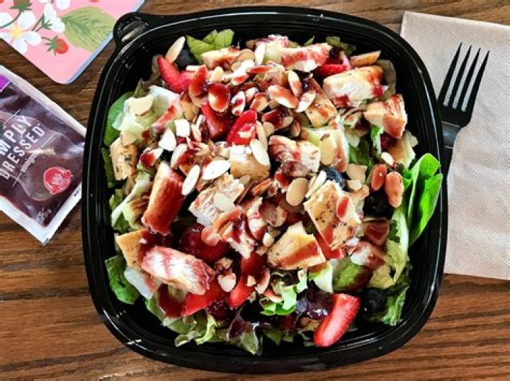 What is the healthiest salad at Wendy’s?