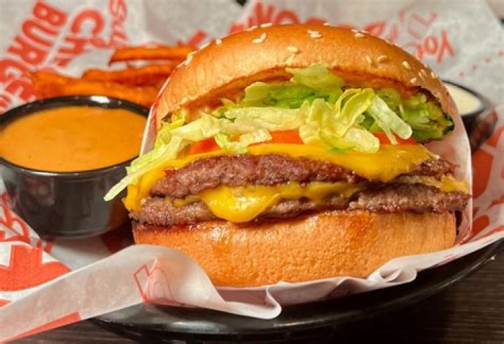 What is the lowest calorie burger at Red Robin?