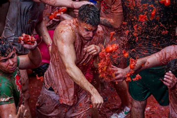 What is the story behind La Tomatina?