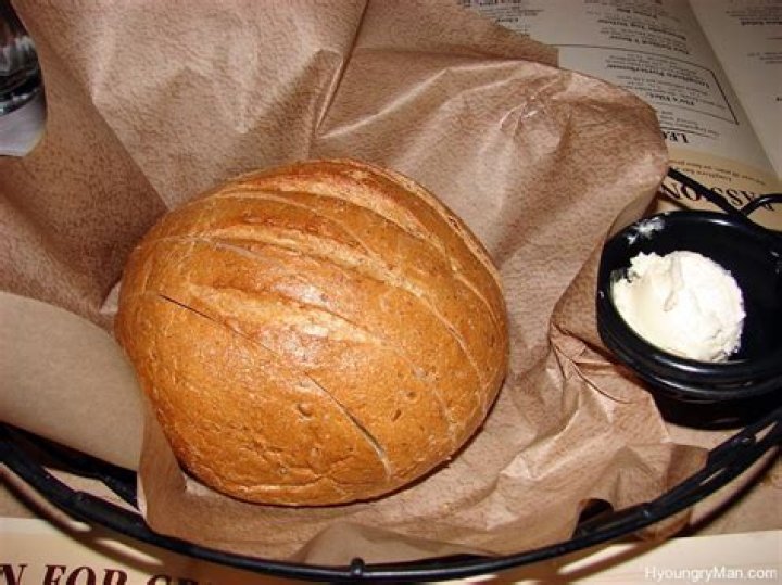 What kind of bread is served at Longhorn?
