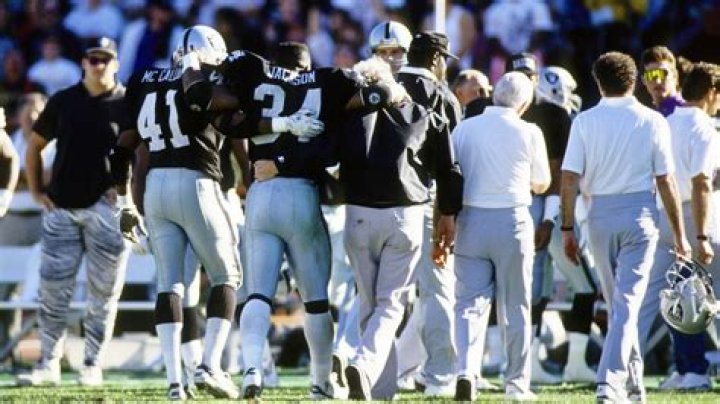 What kind of hip injury did Bo Jackson have?