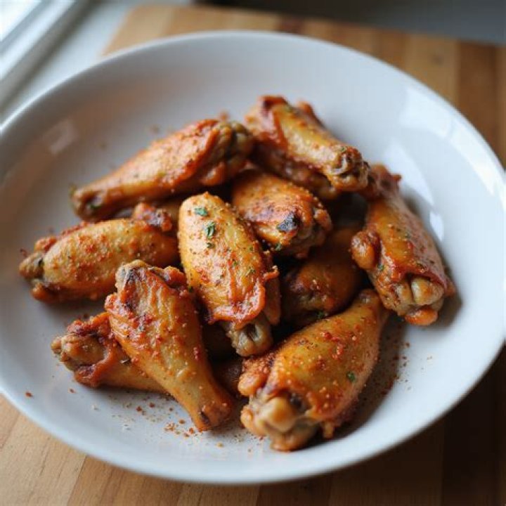 What kind of wings does Smokey Bones have?