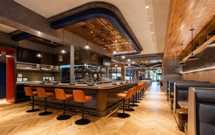 What new restaurants are being built in Schererville?