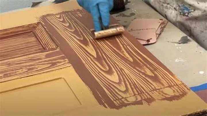 What paint makes wood shiny?