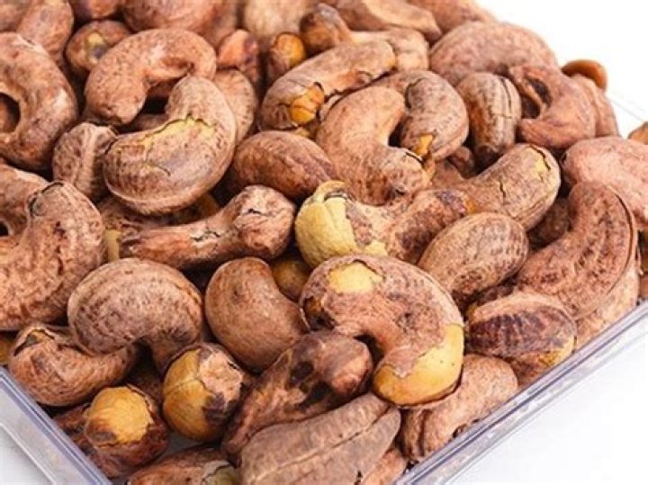 What part of the cashew is poisonous?