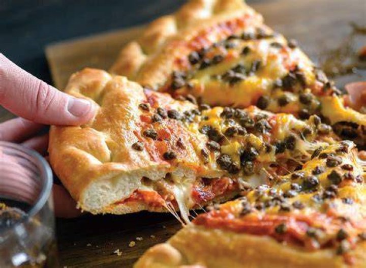 What pizza chains do stuffed crust?