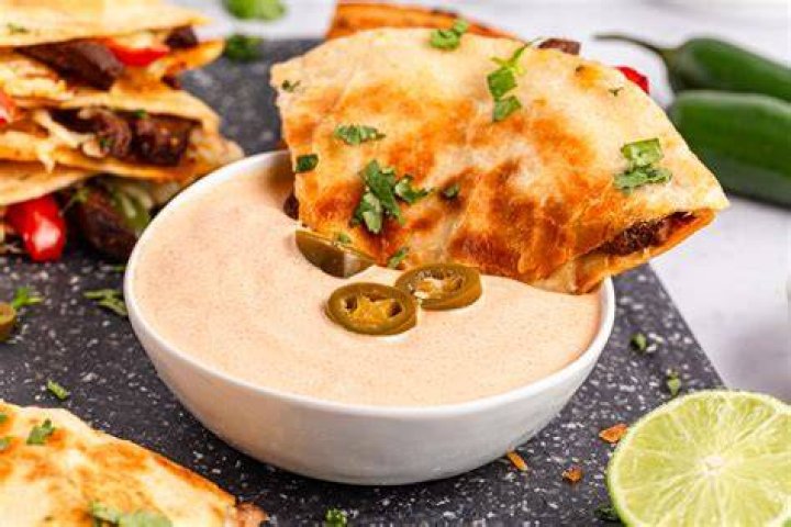 What sauce does Taco Bell put on quesadillas?