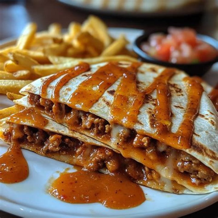 What sauce goes on Taco Bell quesadilla?