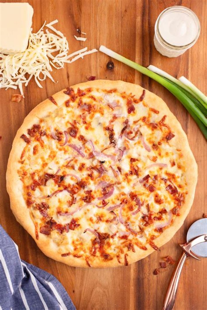 What sauce is on Chicken Bacon Ranch pizza from Pizza Ranch?