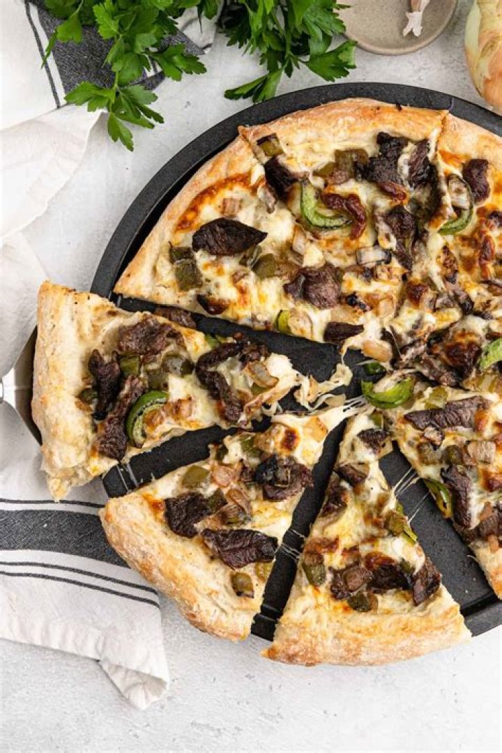 What sauce is on Domino’s Philly steak pizza?