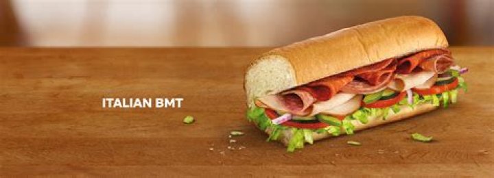 What sauce is on Subway Italian BMT?
