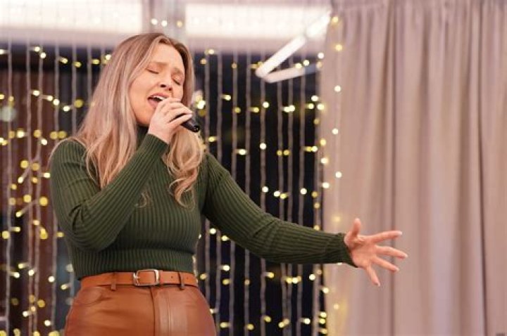 What song did Mary Beth Byrd sing on The Voice tonight?