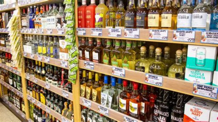 What time can you buy alcohol at Walmart in Illinois?