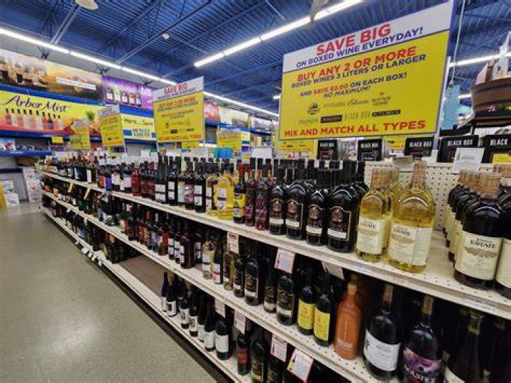 What time does Winn-Dixie liquor store close on Christmas Eve?