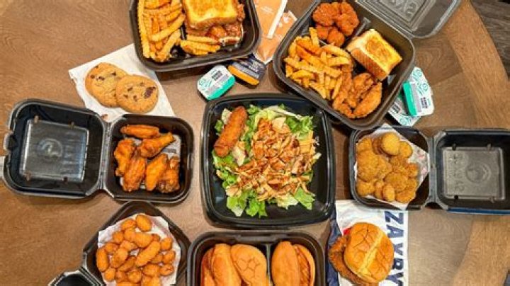 What type of salads does Zaxby’s have?