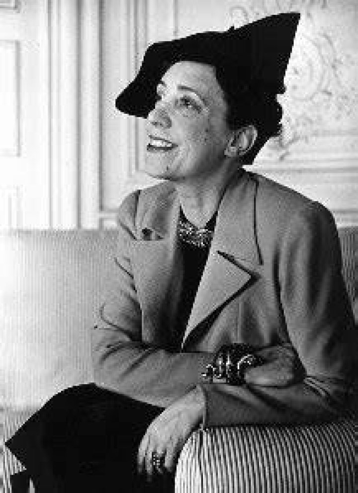 When was Elsa Schiaparelli born?