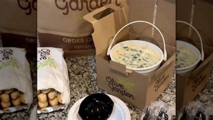 When you order Olive Garden online does it come with breadsticks?