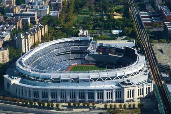 Where do the Yankees stay in Boston?