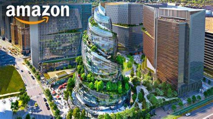 Where is Amazon building in NY?