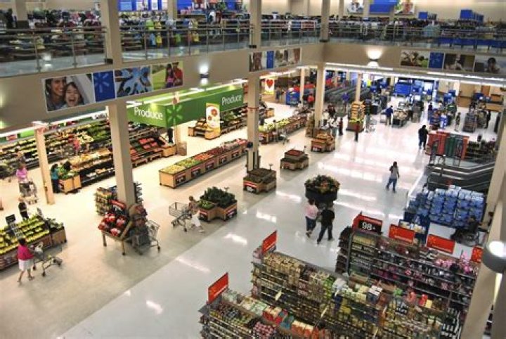 Where is Largest Walmart store?