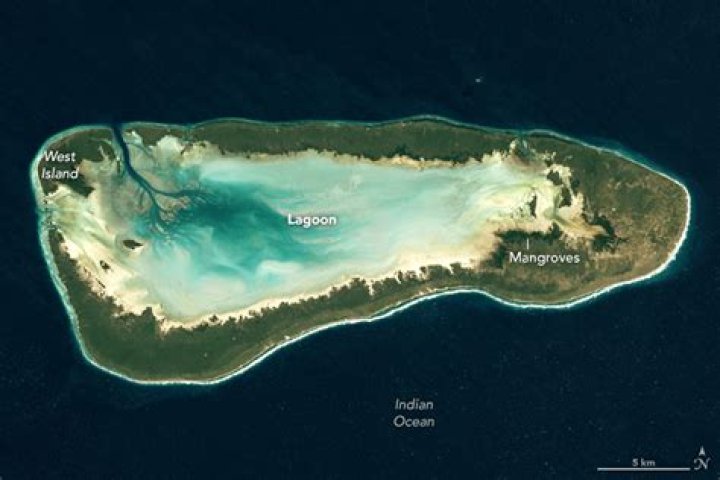 Which atoll is closest to male?