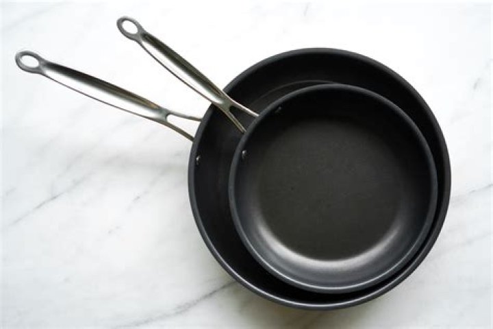 Which cookware is PFOA and PTFE free?