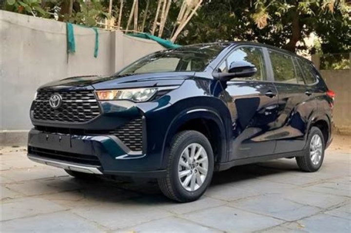 Which is better Innova Crysta or Fortuner?